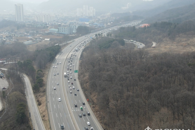 (강원일보) 고속도 30분 접근율 ‘강원 40 충청 90 경기 80’…제천~삼척 고속도 운명 12월 중순 발표